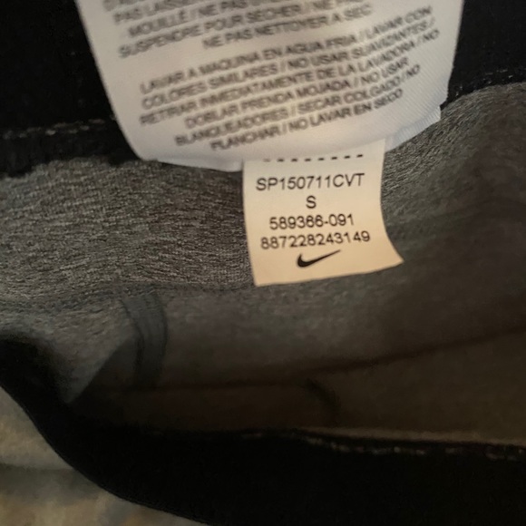 Nike Pro Drift Capri Leggings - Picture 2 of 6